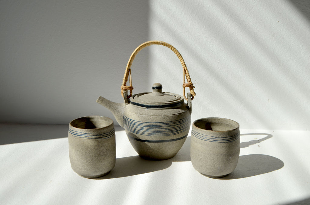 Teapots and pitchers